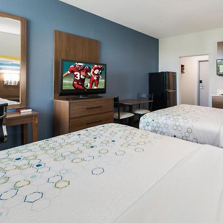 Hometowne Studios By Red Roof Newport News - Hampton West Exteriör bild