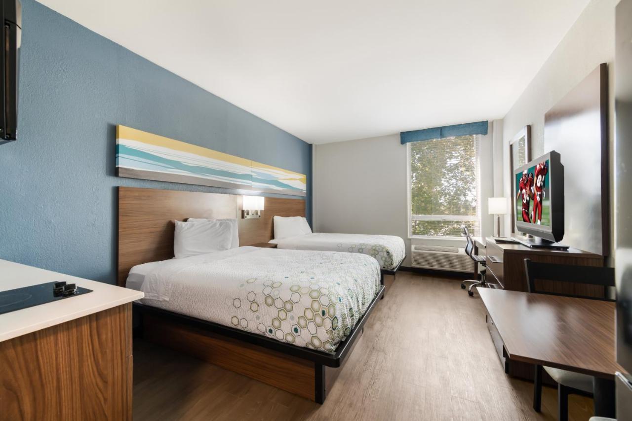 Hometowne Studios By Red Roof Newport News - Hampton West Exteriör bild