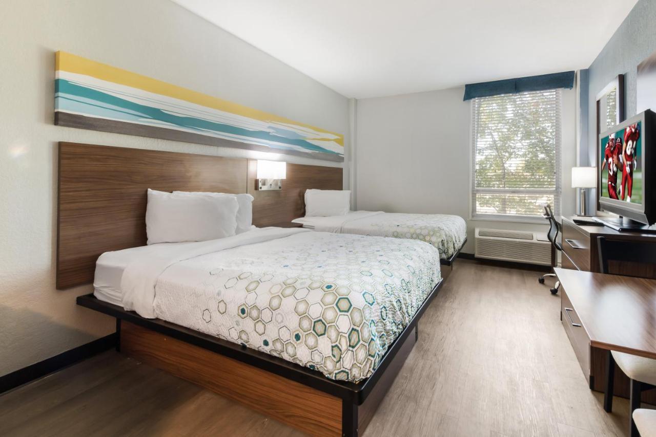 Hometowne Studios By Red Roof Newport News - Hampton West Exteriör bild