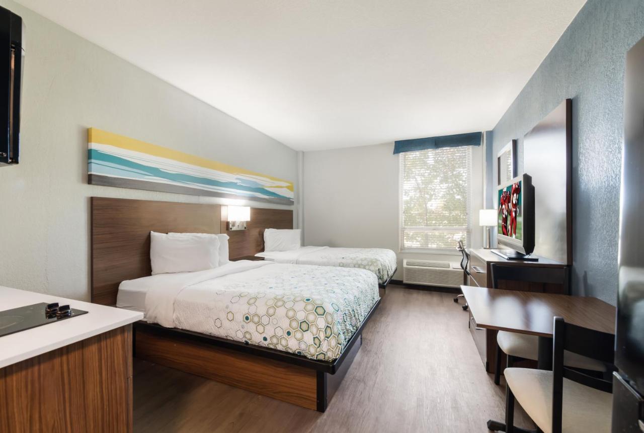 Hometowne Studios By Red Roof Newport News - Hampton West Exteriör bild