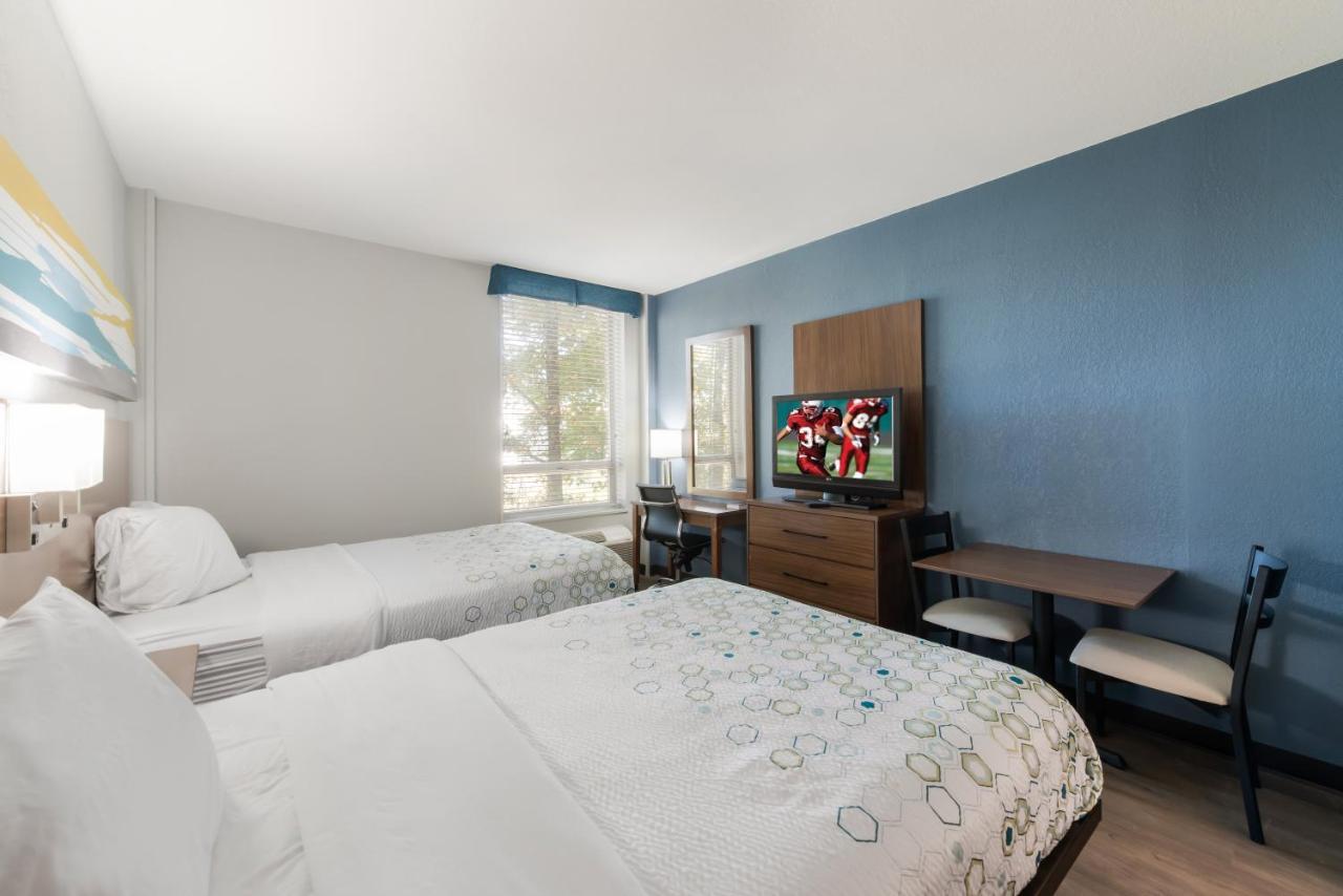 Hometowne Studios By Red Roof Newport News - Hampton West Exteriör bild