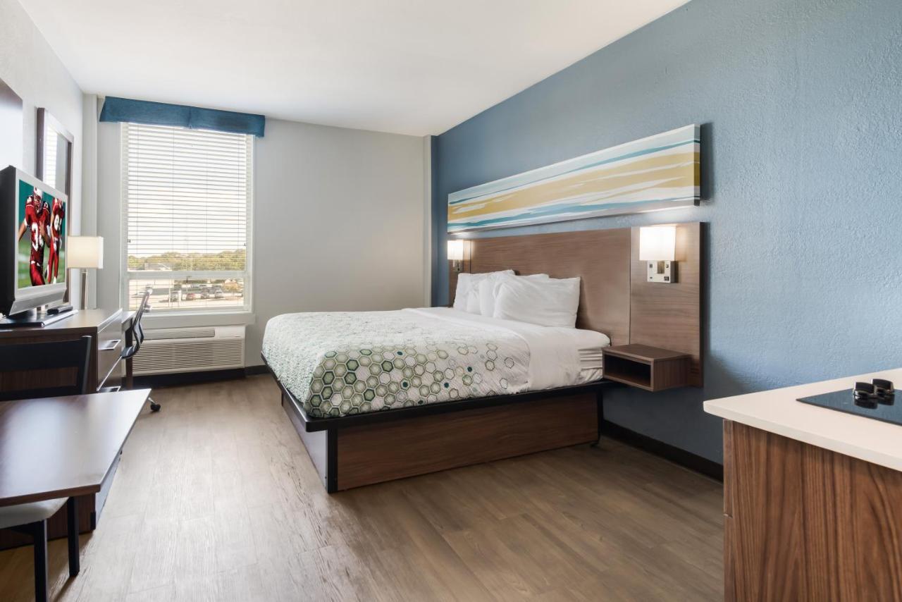 Hometowne Studios By Red Roof Newport News - Hampton West Exteriör bild